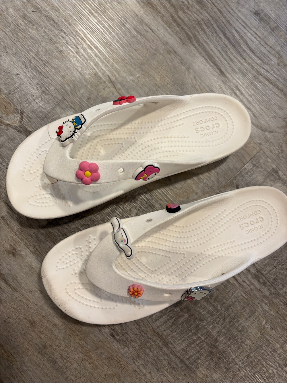 Women’s iconic crocs flip flop sandals